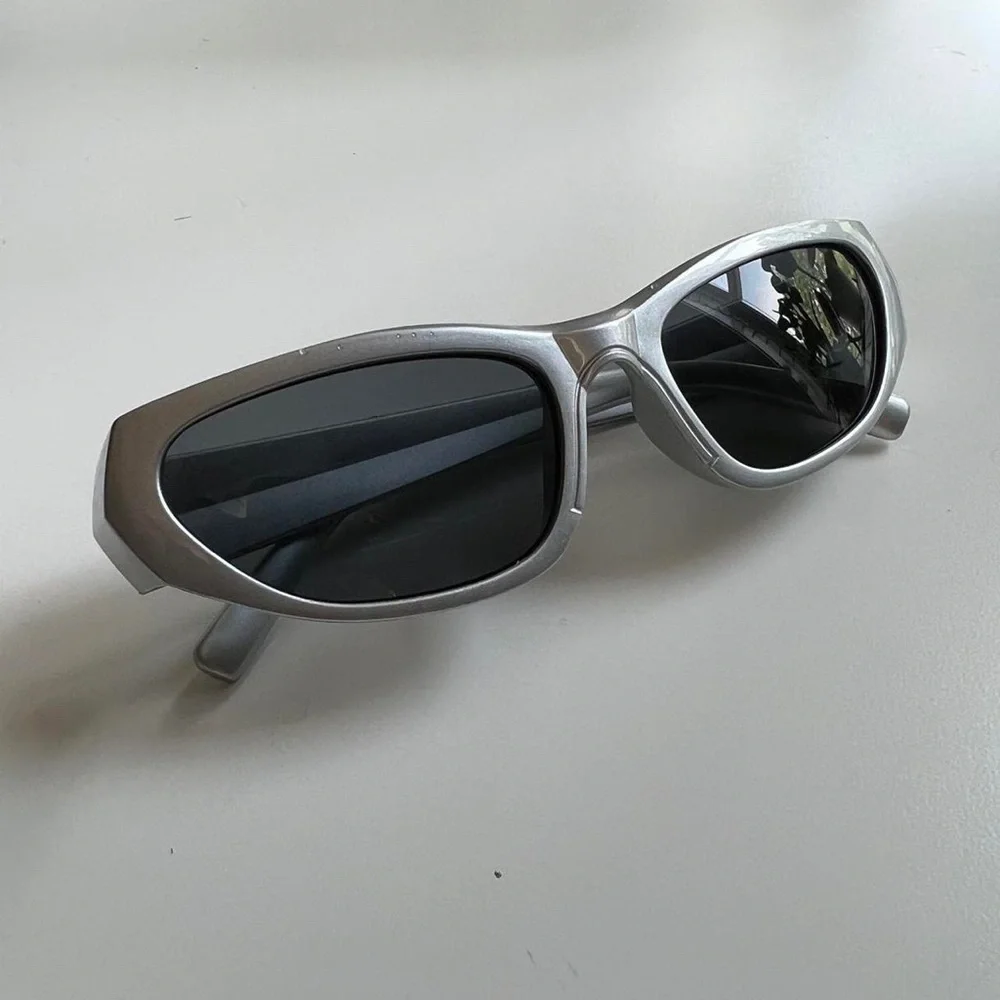 y2k 2000s vintage style chrome silver surfer sunglasses